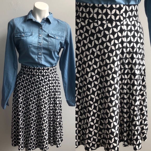 LOFT Dresses & Skirts - 4/$20 LOFT Black and White Skater Knit Skirt